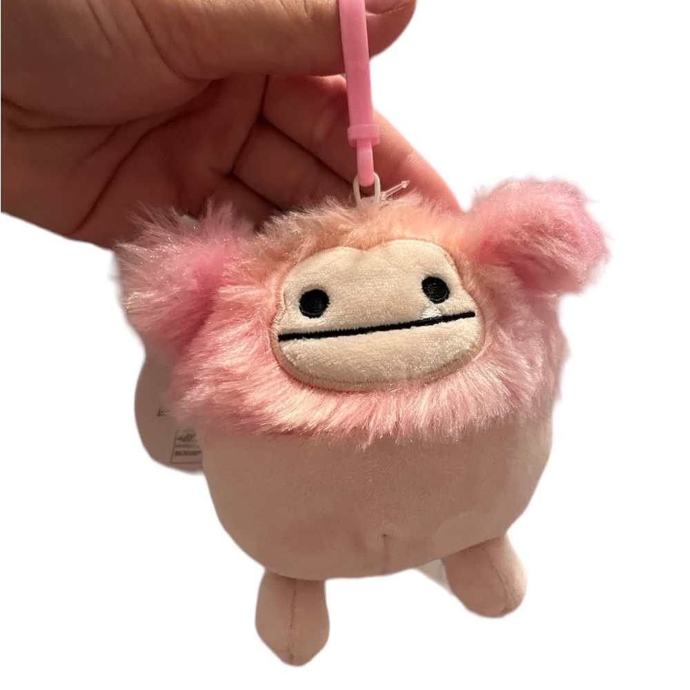 Caparinne the Bigfoot Squishmallow Clip
